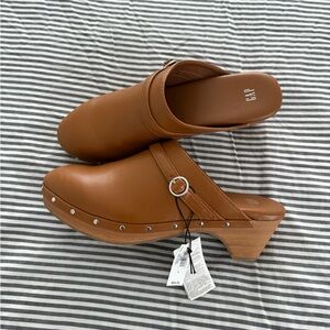 Gap Shoes Clogs Mules Cognac Brown Faux Leather size 8 NWT
